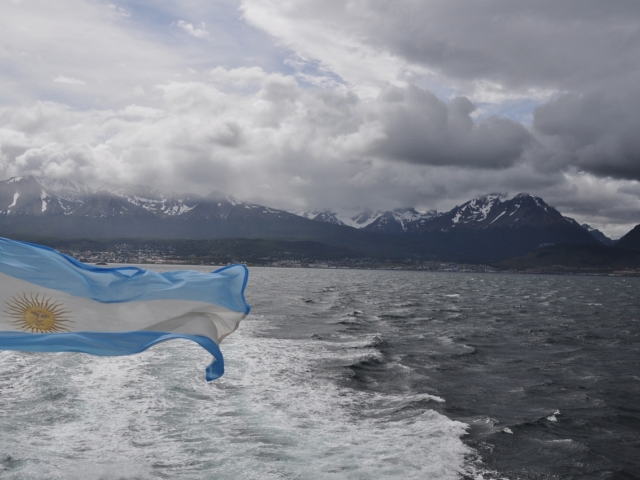 Ushuaia, die südlichste Stadt der Welt, eingebettet zwischen dem Beagle Kanal und dem Gletscher Martial.