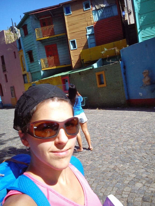 Stück für Stück entferne ich mich vom Touristenmagnet "El Caminito" um in ruhigere Gassen von La Boca zu gelangen.