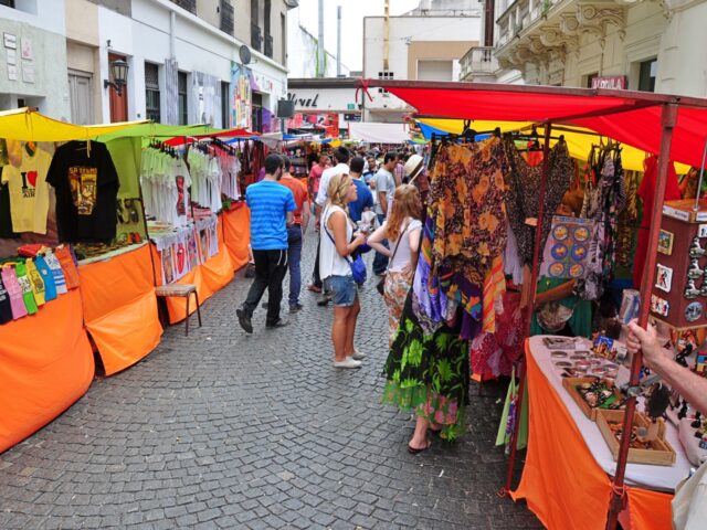 Der Kunsthandwerks- und Antiquitätenmarkt von San Telmo ist einen Besuch wert. Hier findet man viele schöne Stücke.