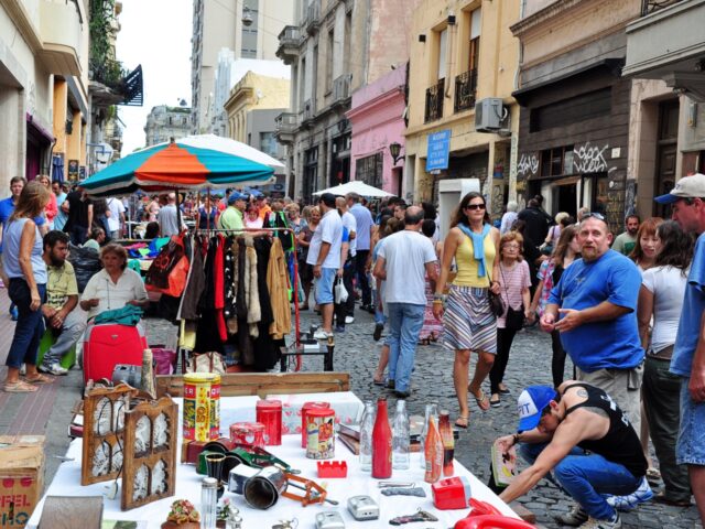 Der Markt in San Telmo ist immer gut besucht. Neben hübschen Dingen zu Kaufen gibt es auch nette Restaurants in den kleinen Gassen.