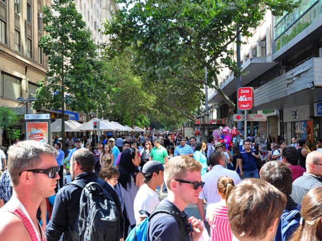 Crowdy. In den Einkaufsstraßen tummeln sich ebenso Touristen wie Einheimische.