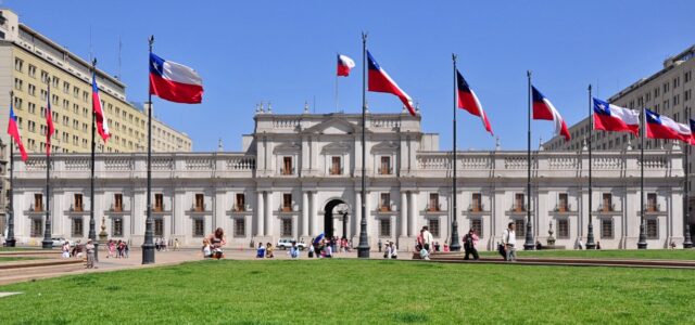 Der Palacio de La Moneda ist natürlich ein Pflichtprogramm auf der Tour. Die einstige Münzprägeanstalt beherbergt heute den Amtssitz des chilenischen Präsidenten.