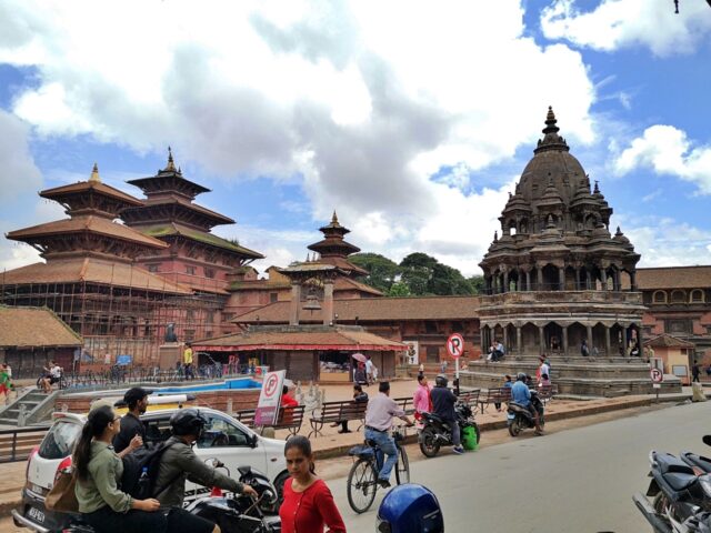 Auf dem Durbar Square steht der alte Königspalast, ein beeindruckendes Bauwerk.