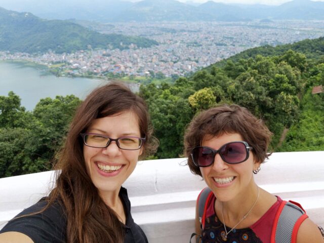 Ausblick auf Pokhara. Hier kann man schön das Lakeside-Viertel sehen, welches direkt am Seeufer liegt.