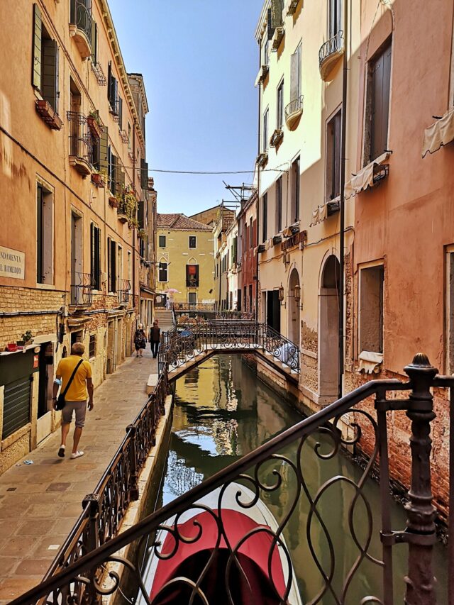 Abseits der Touristenpfade versteckt sich Venedigs Schönheit in den kleinen Seitengassen.