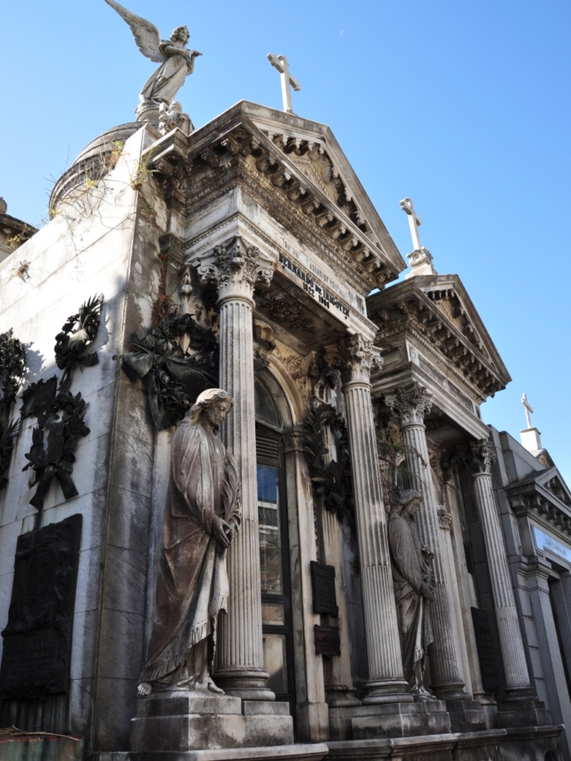 Die Mausoleen am Friedhof La Recoleta versetzen mit ihren mächtigen Ausprägungen den Besucher in Staunen.