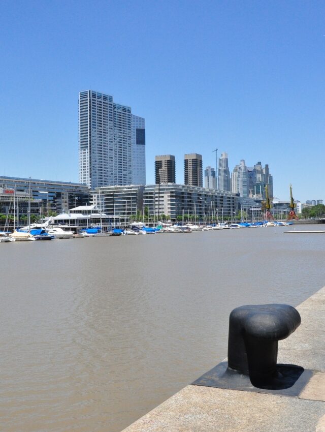 Der ehemalige Hafen von Buenos Aires ist heute ein hippes und auch exklusives Büro- und Wohnviertel.