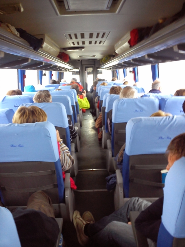 Die Langstreckenbusse in Patagonien sind ein sehr beliebtes und bequemes Reisemittel. Die acht Sunden lange Fahrt von Ushuaia nach Punta Arenas vergeht unerwartet schnell.