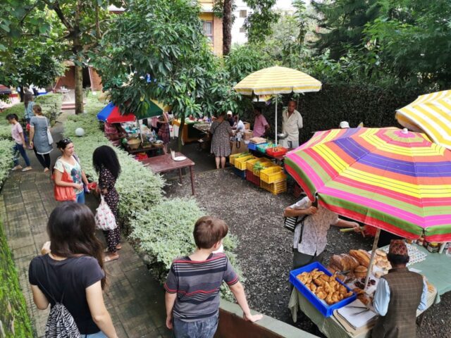Auf dem "The Yellow House Farmer Market" findet man allerlei köstliches Gemüse und Obst, Selbstgemachte Chutneys, Nüsse und vieles mehr.