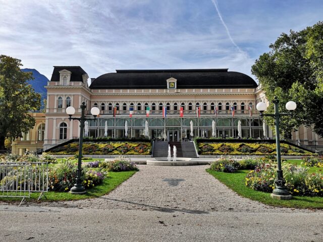 Das heutige Kongress- & Theaterhaus dient schon seit Kaiserzeiten, damals noch Kurhaus genannt, der Unterhaltung der Gäste mit Bällen und Kulturveranstaltungen.