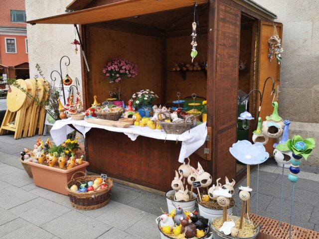 Bunte Kunst aus Keramik gibt es bei Steffis Feenwelt aus 2821 Lanzenkirchen zu bestaunen.