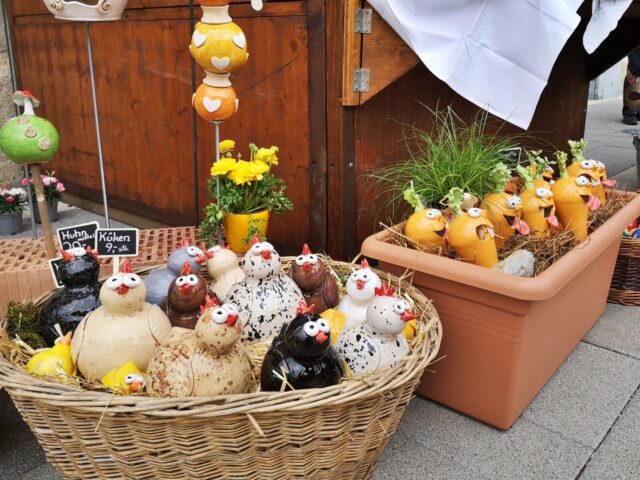 Ob lachende Karotten, dicke Hennen oder fliegende Pilze - ein Muss für jeden Garten und Balkon!