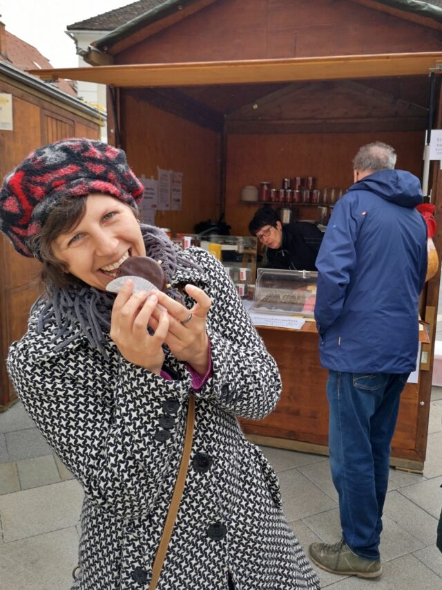 Für Liebhaber der kulinarischen Genüsse wird hier auch einiges geboten. Heuer sorgt Wiener Neustadts Traditions-Cafe-Restaurant Witetschka  für das leibliche Wohl und ich kann den fluffigen und so was von köstlichen Rehrücken vom Wirtshaus Wagner aus Hollabrun nicht widerstehen!