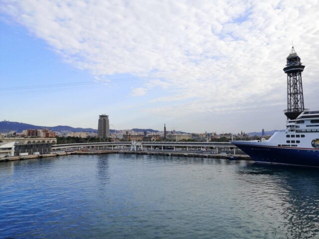 Barcelona erwartet uns um 8 Uhr morgens in all seiner prächtigen Schönheit, welche selbst vom Schiff aus zu spüren ist.