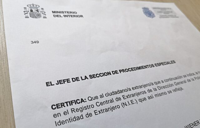 Die N.I.E ist das wichtigste Dokument als Ausländer in Spanien. Sie wird beinahe überall benötigt um sich auszuweisen. Über die Botschaft beantragt, bekommt man das Zertiftikat der NIE erstmal als pdf per Email zugesandt.